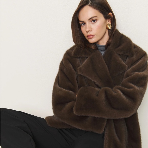 NWT Reformation Ellie Faux Fur Coat - Picture 4 of 8